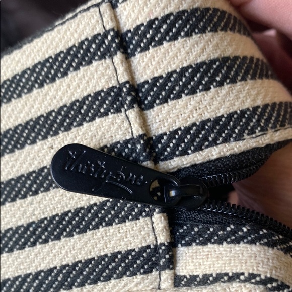 Thirty-one Striped Black and White Jewelry Travel Case - Picture 5 of 6